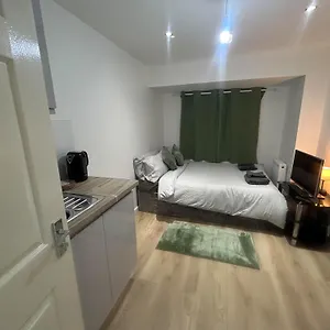 https://studio-guest-room.brighton-hotels-england.com